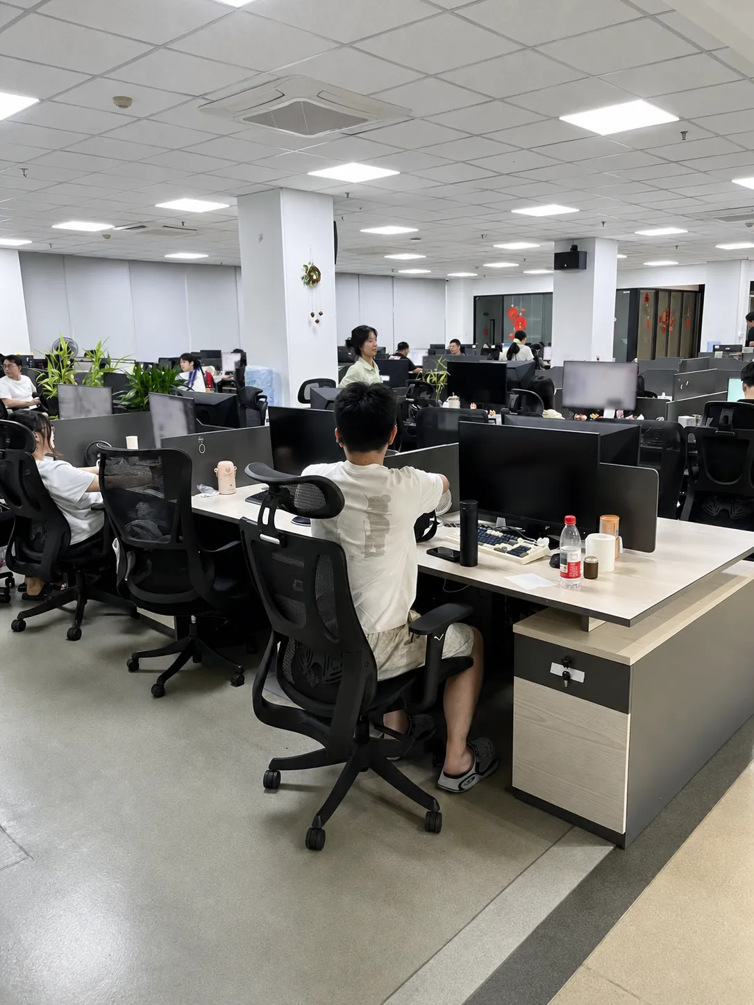 TRUHUOVA office workspace